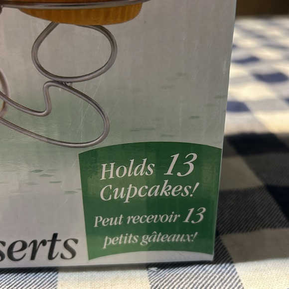 Wilton cupcakes stand - Picture 3 of 5